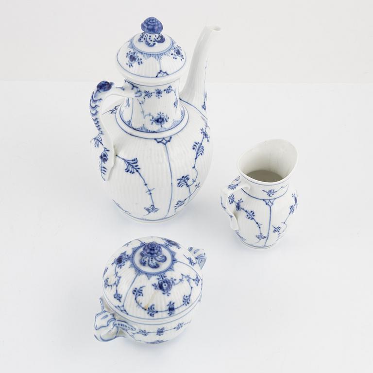 Kaffeservis, "Musselmalet", 17 delar, porslin, Royal Copenhagen, Danmark.