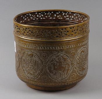 YTTERFODER, mässing. Orientalisk.