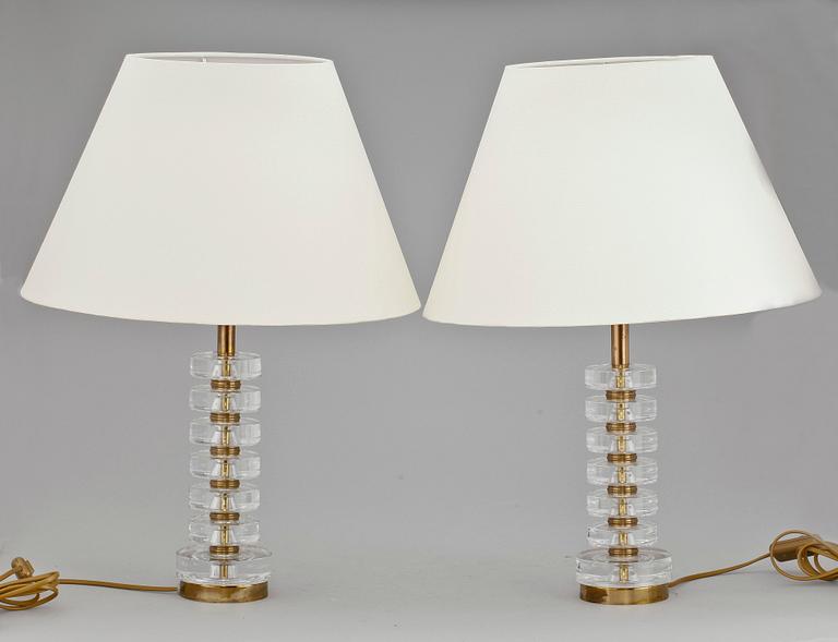 BORDSLAMPOR, ett par, glas, Carl Fagerlund, Orrefors, 1983.