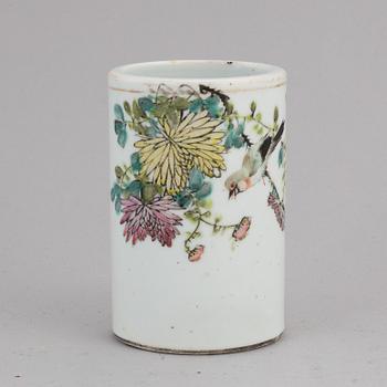 A famille rose brush pot, Qing dynasty, signed Lü Shangwen and dated 1900.