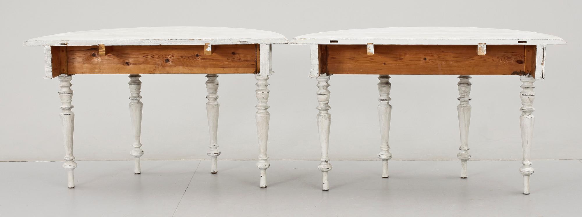 MÅNBORD, ett par, nyrenässans, 1800-talets slut.