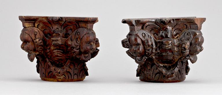 KAPITÄL, ett par, barock, 1600/1700-tal.