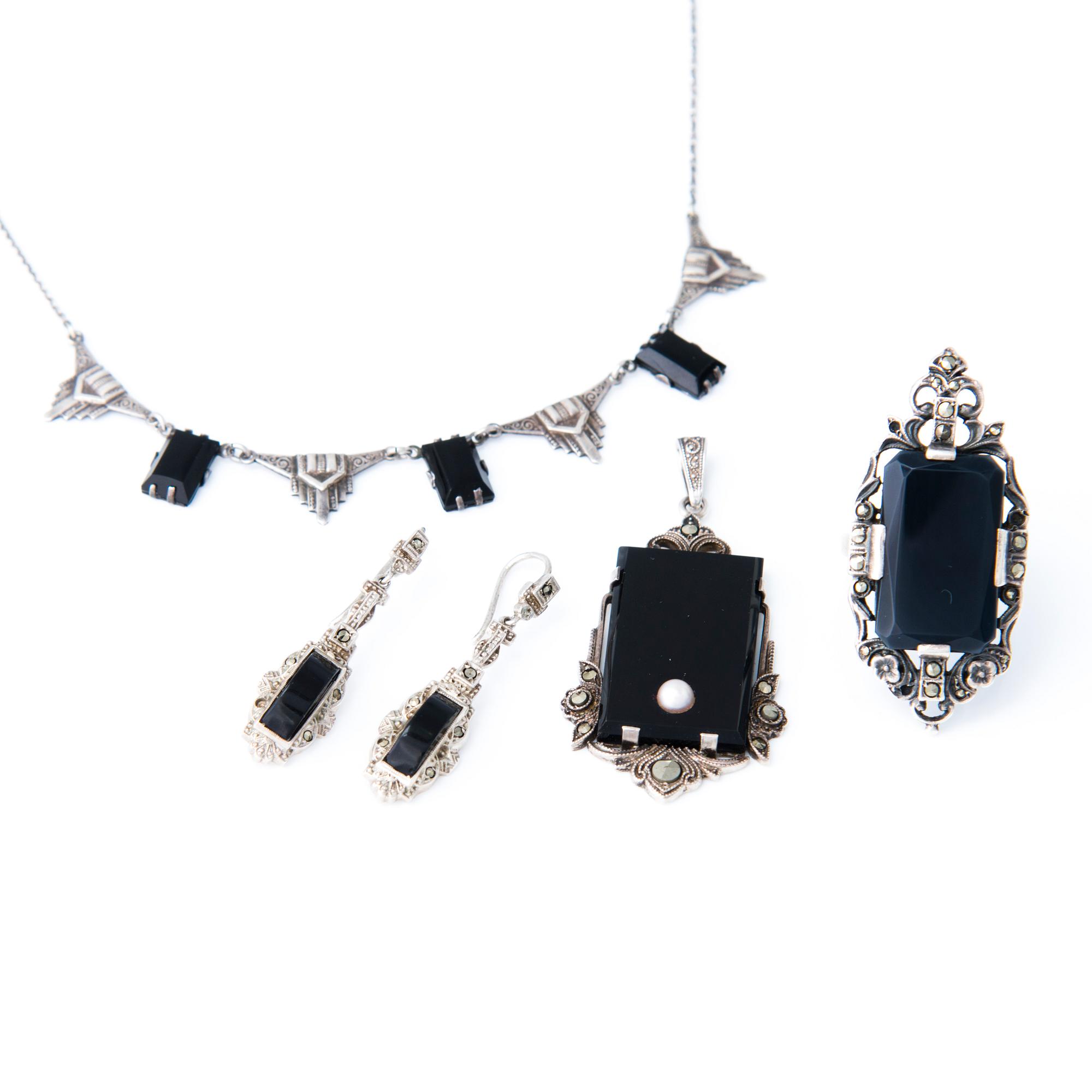 Four Art deco jewelry, ring, pendant necklace and earrings in silver.