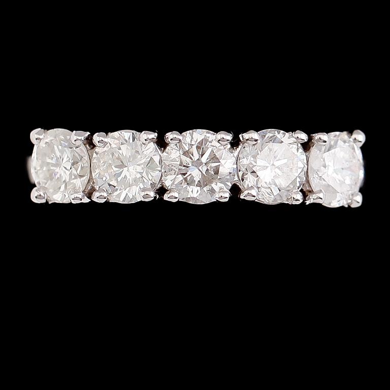 RING, 18 k vitguld, 5 briljantslipade diamanter tot ca 1.66 ct.