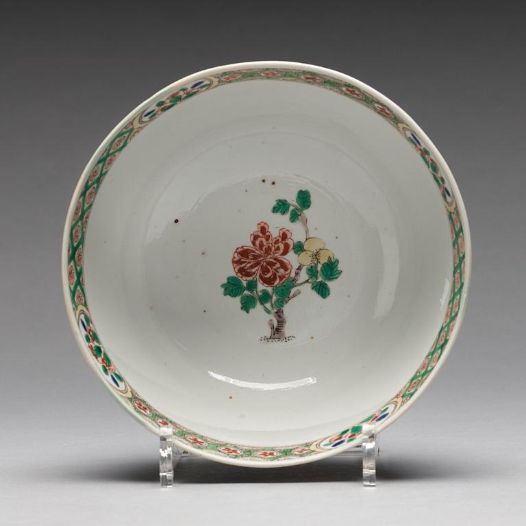 A famille verte bowl, Qing dynasty, Kangxi (1662-1722).