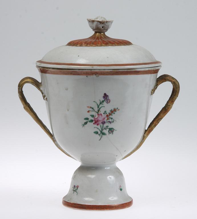 TERRIN samt LOCKPOKAL, porslin, Kina, 1700/1800-tal.