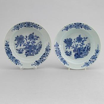 A pair of blue and white soup dishes, Qing dynasty, Qianlong (1736-95).