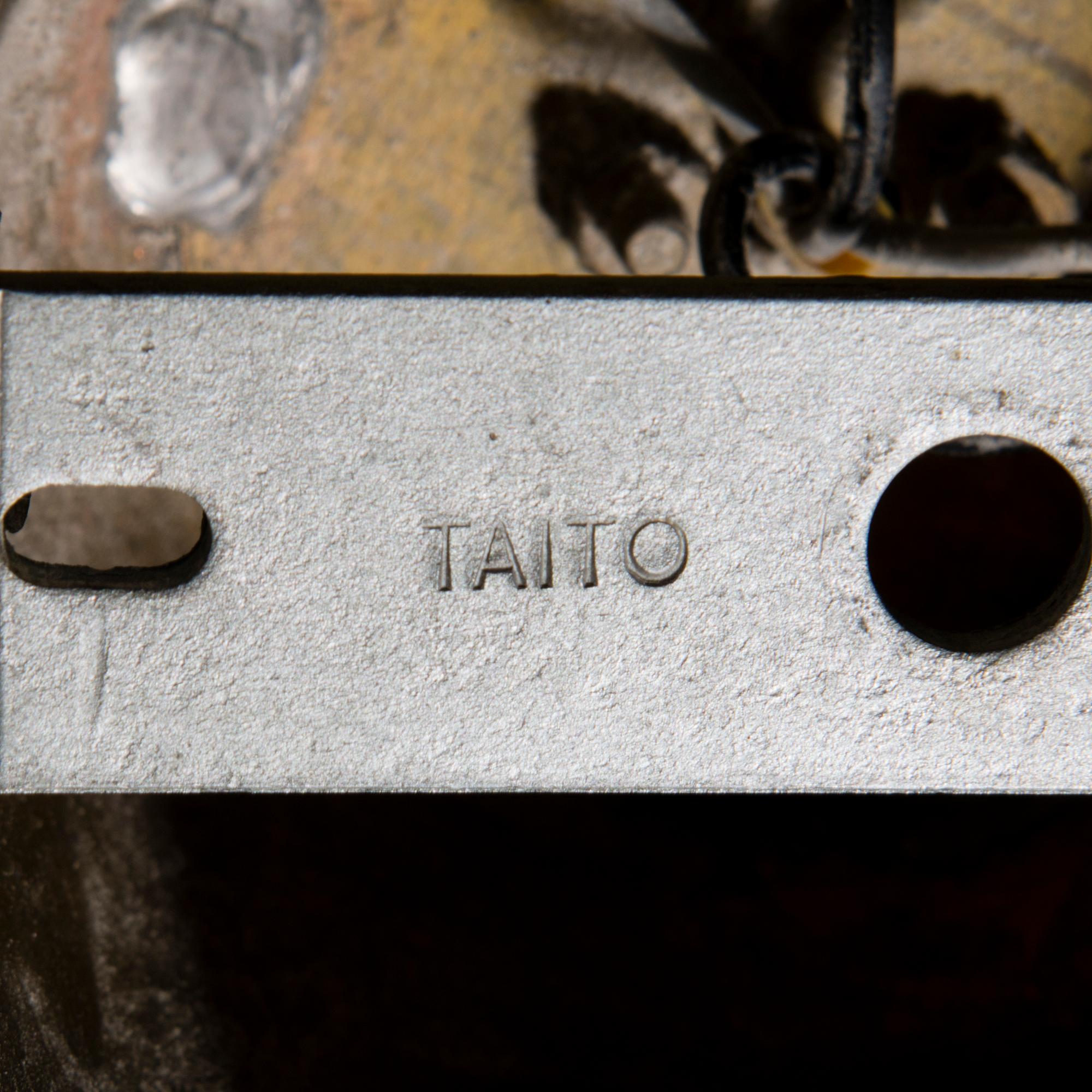 PAAVO TYNELL, kattovalaisin, malli 9060,  Taito 1900-luvun puoliväli.