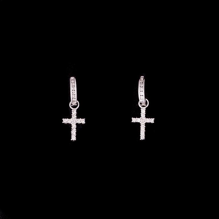 KORVAKORUT, 14K valkokultaa, timantteja. Paino n. 2,4 g.