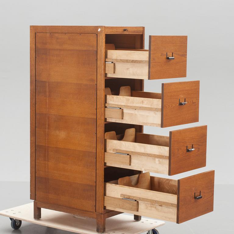 ARKIVSKÅP, 19090-talets första hälft.