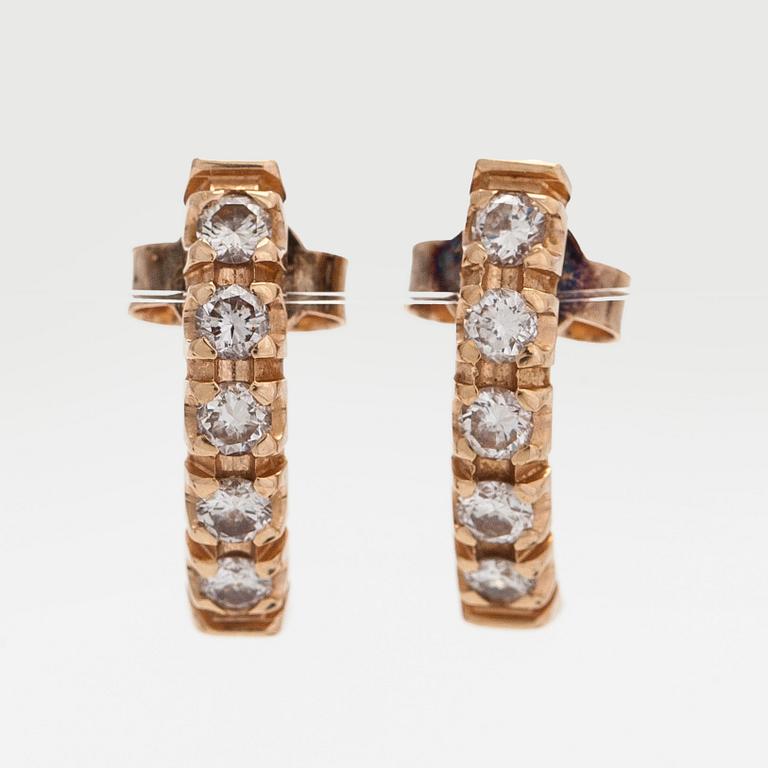 Korvakorut, 14K kultaa ja briljanttihiottuja timantteja.
