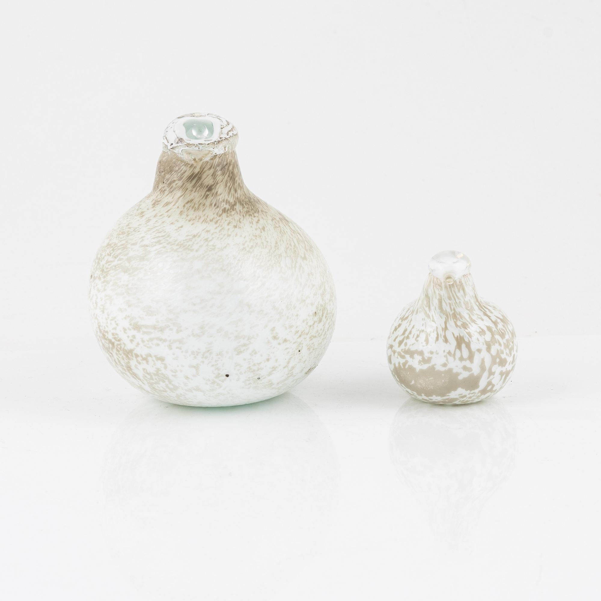 Oiva Toikka, two glass bird sculptures, Nuutajärvi, Notsjö, Finland, signed.