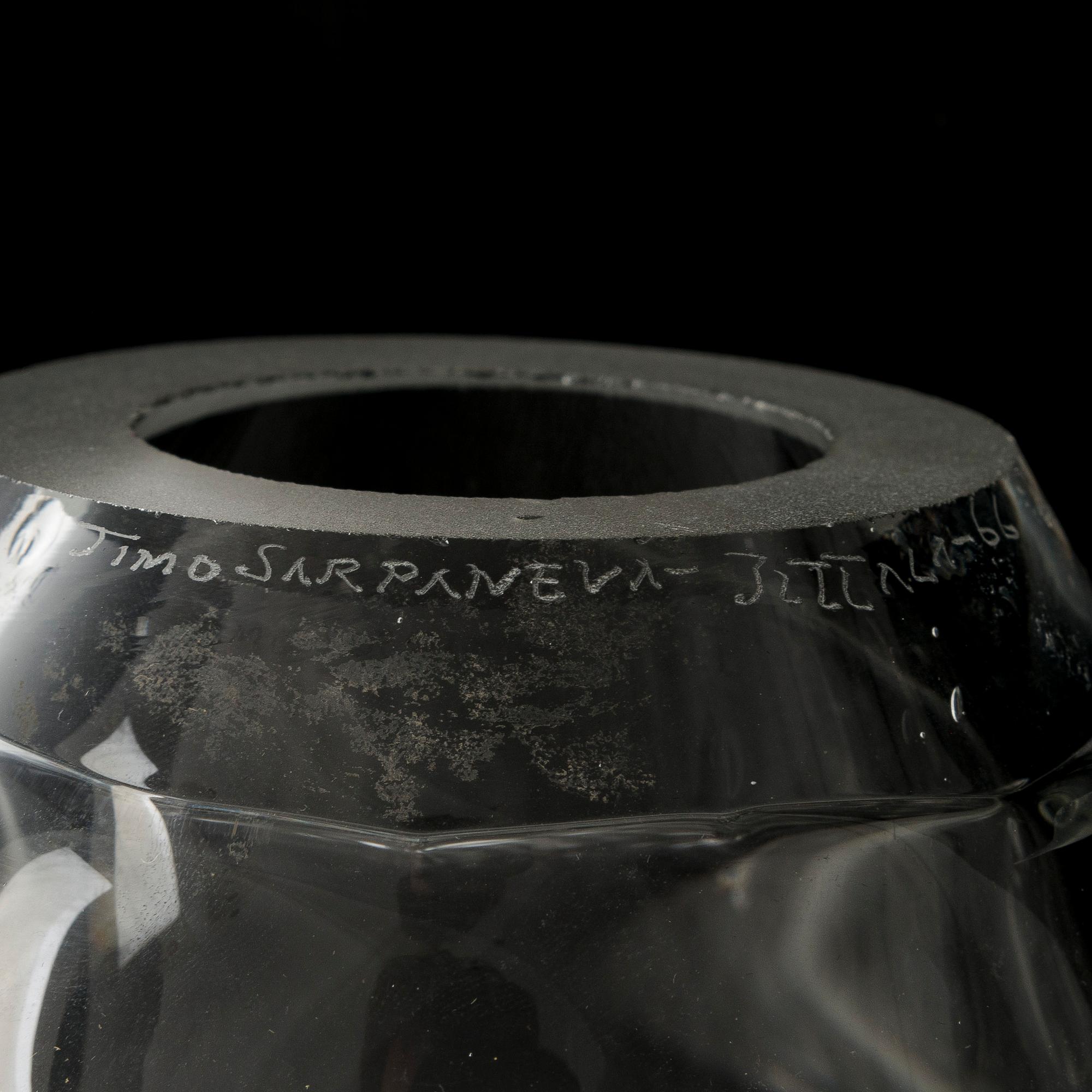 Timo Sarpaneva, a 'Shadows' sculpture from Finlandia series, signed Timo Sarpaneva, Iittala.
