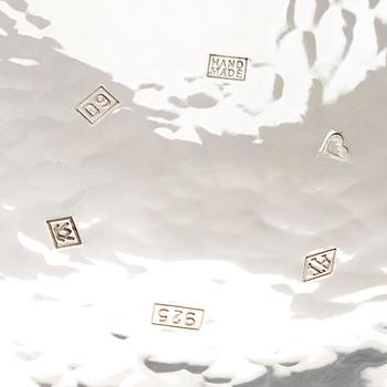 A. Tillander, skål, sterlingsilver och emalj, Åbo 2005.