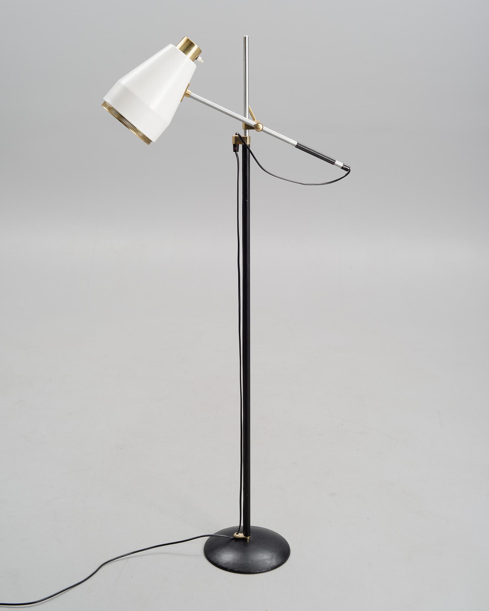 VILJO HIRVONEN, GOLVLAMPA, H 801. Stämplad Valaistustyö, H 801. 1970-talets förstahälft.