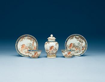 KOPPAR med FAT, två stycken, samt TEDOSA, porslin. Qing dynastin, Yongzheng (1723-35).