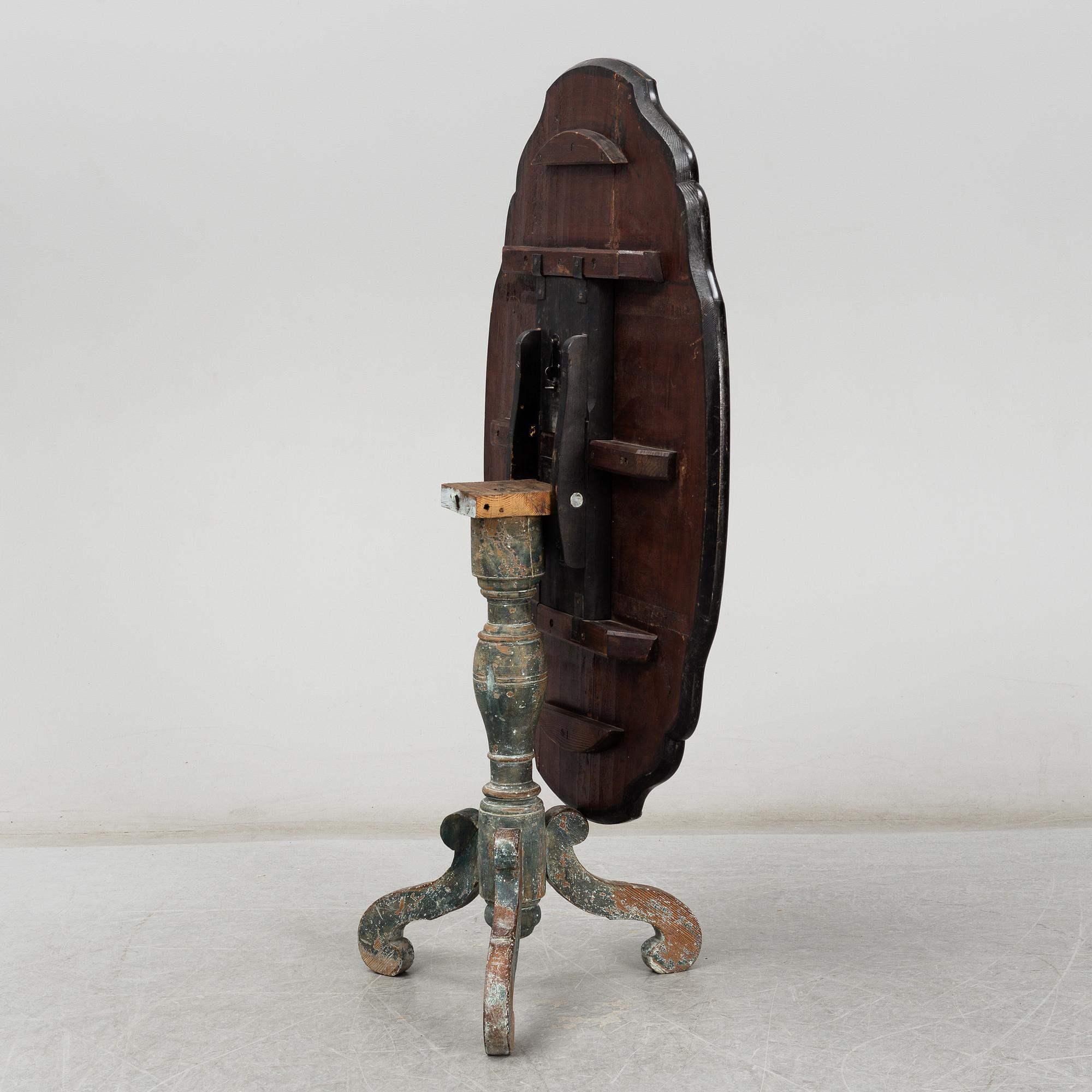 A Swedish mid 18th century tilt top table.