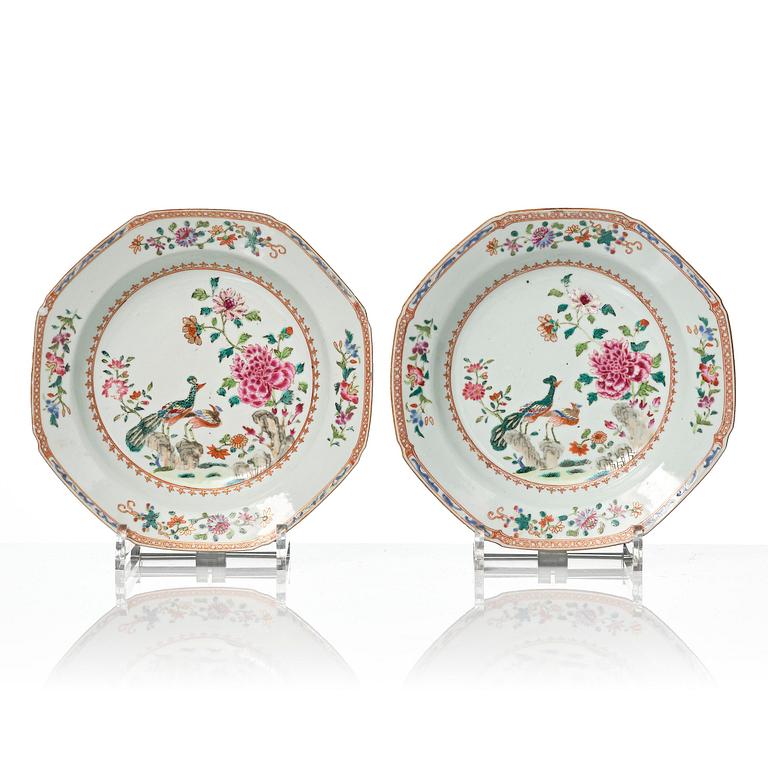 Sopptallrikar, 12 stycken, porslin. Qingdynastin, Qianlong (1736-95).