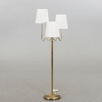 A BRASS FLOOR LAMP MID 20TH CENTURY.