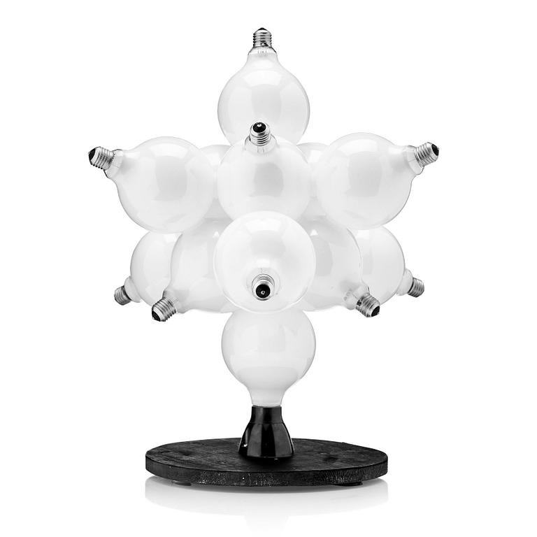 Dan Wolgers, "Skulptur I (Glödlampor)".