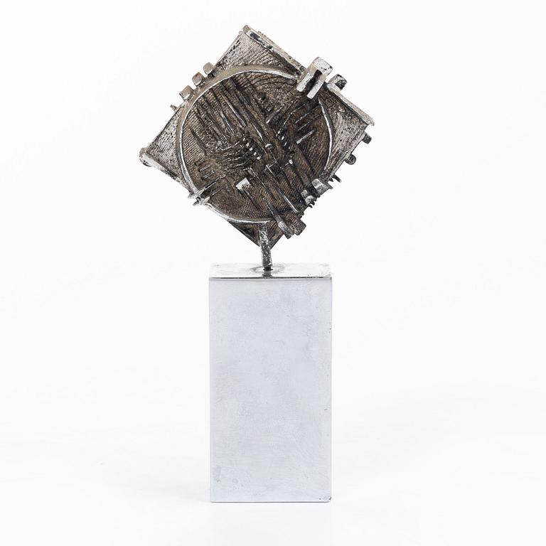 Arnaldo Pomodoro, "Piccola scultura".