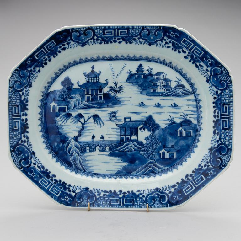 STEKFAT, porslin, Kina (Qianlong 1735-1795).