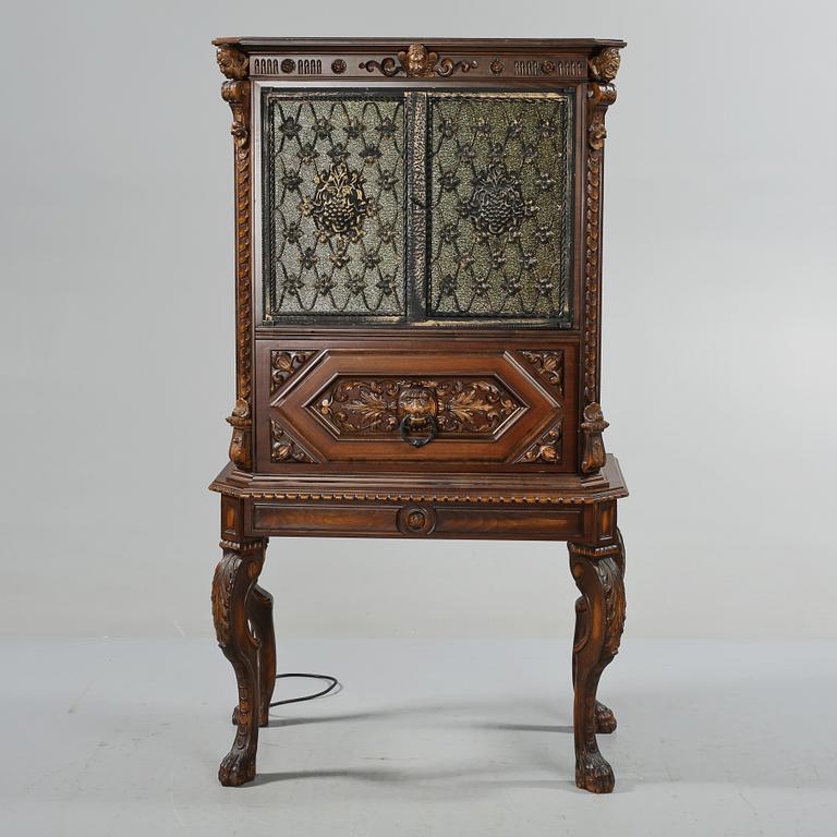 BARSKÅP, barockstil, 1900-talets andra hälft.