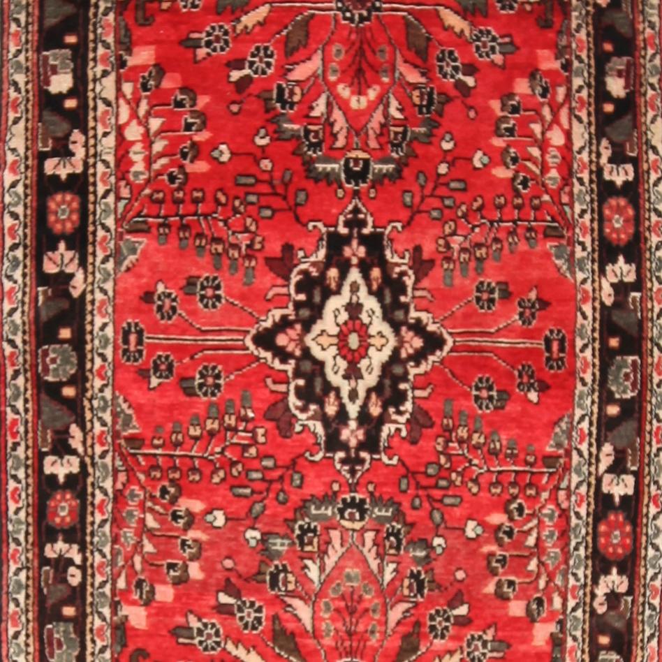 MATTA, Hamadan, ca 308 x 110 cm.