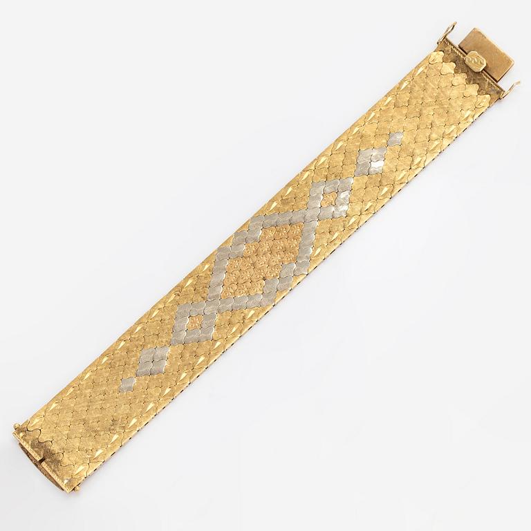 An Italian 18K gold bracelet.