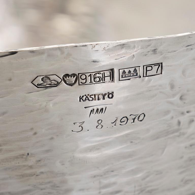 Tapio Wirkkala, boolimalja ja -kauha, hopeaa, palisanteri, Kultakeskus, Hämeenlinna, 1969.