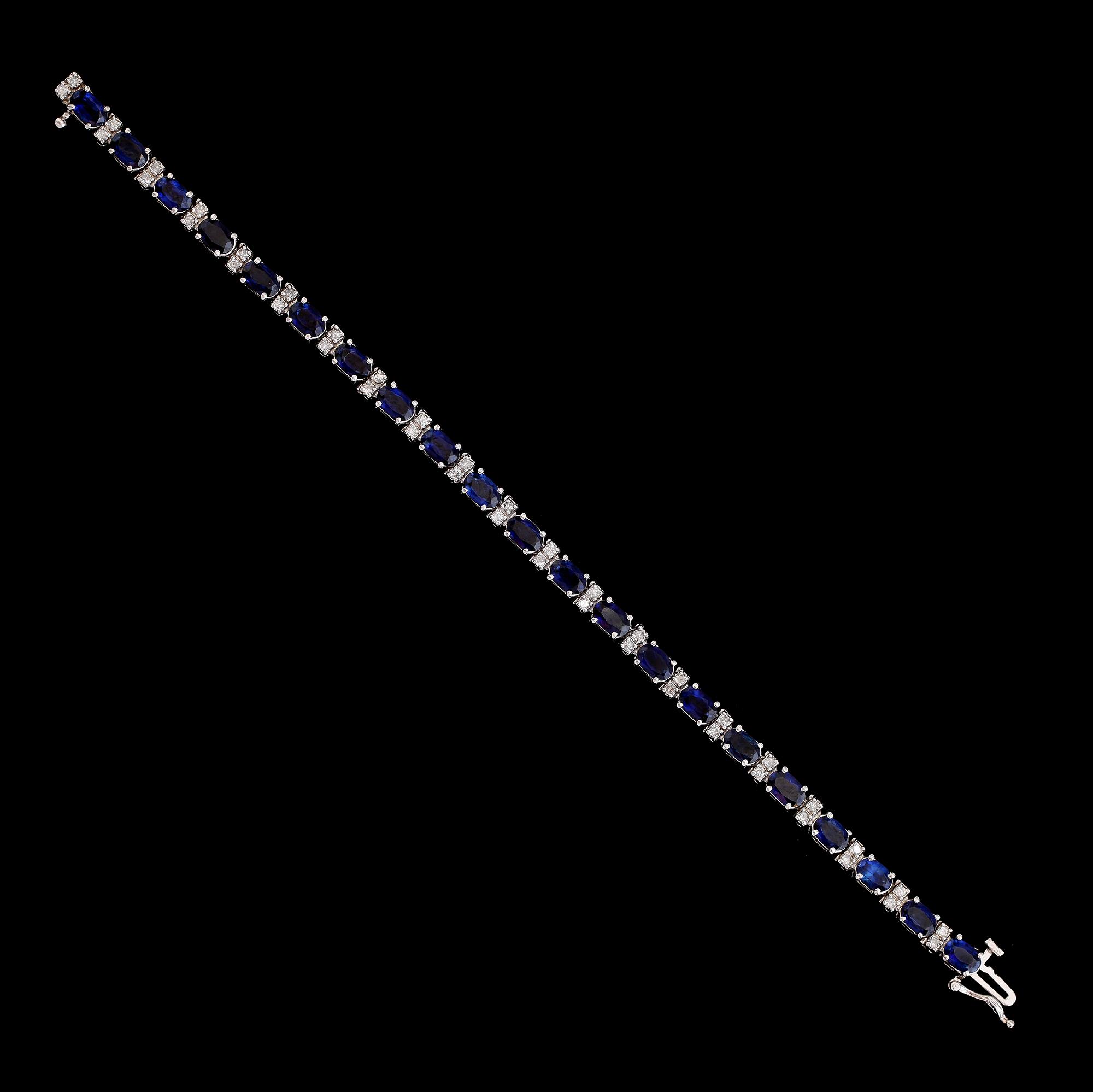 ARMBAND, 10 k vitguld, safirer och briljantslipade diamanter. Vikt 11,6 g.