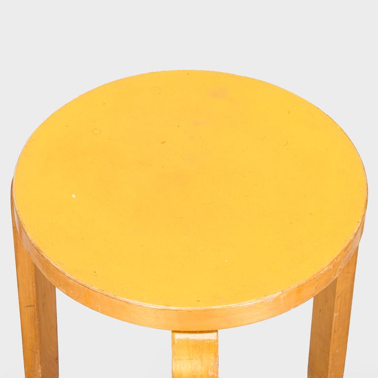 Alvar Aalto, jakkaroita 3 kpl, malli 60, 1900-luvun puoliväli.