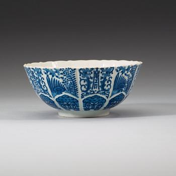 A blue and white lotus bowl, late Qing dynasty (1644-1912) with Jiaqing seal mark.