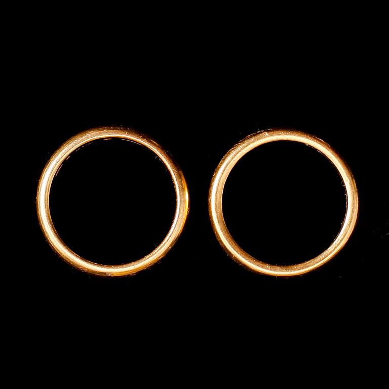 RINGAR, 2 st, 23 k guld, svenska stämplar. Vikt ca 13 gr.