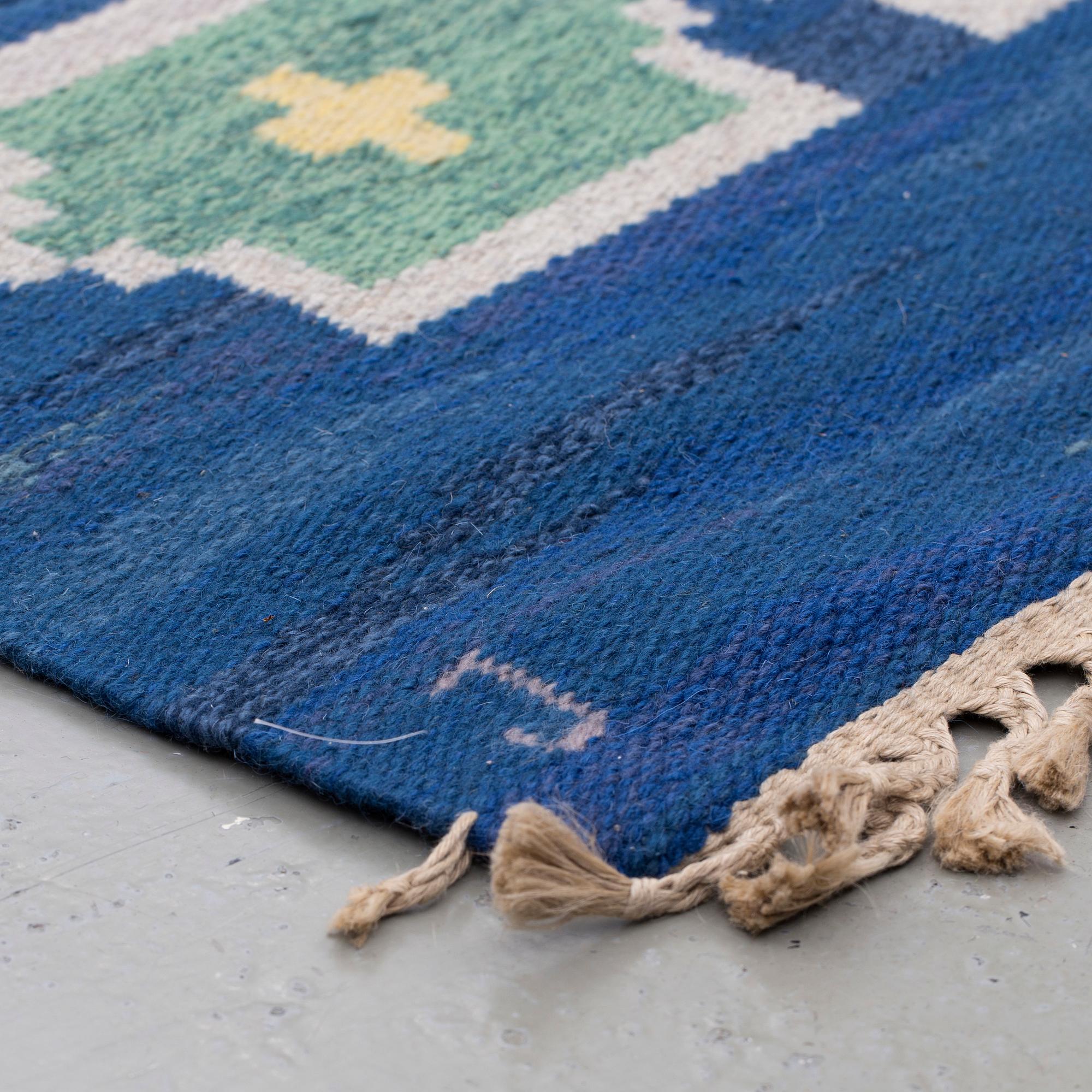 A CARPET, "Stjärnsund", flat weave, signed J (Judith Johansson), around 258 x 167 cm.