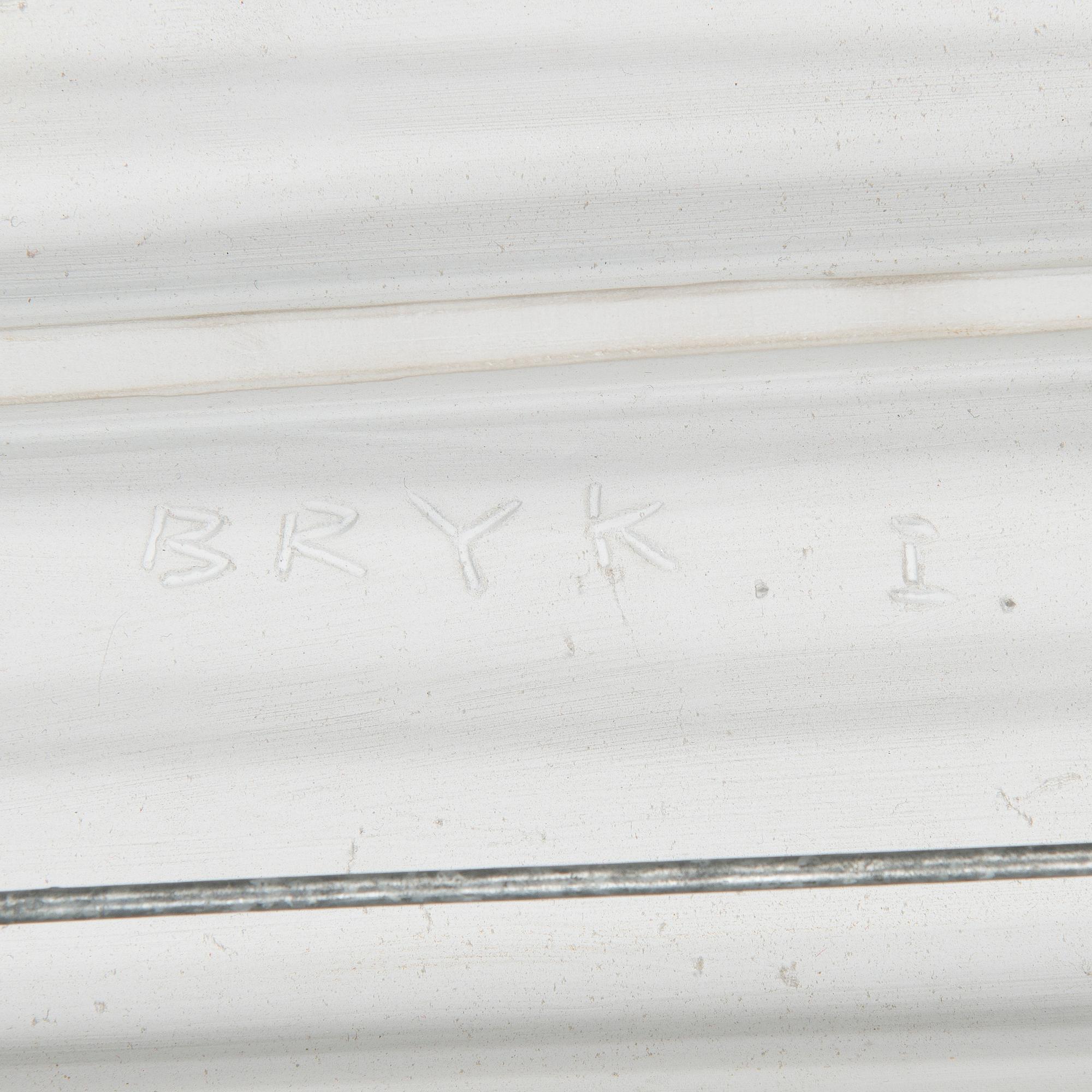 Rut Bryk, reliefi, signeerattu BRYK.