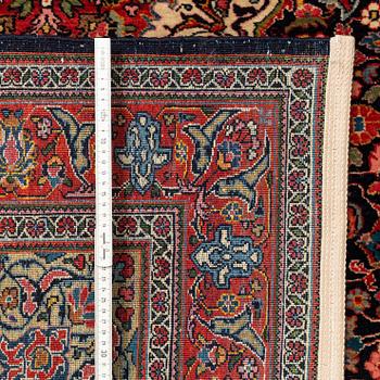 A rug, semi-antique Kashan/Sarouk, ca 199 x 134 cm.