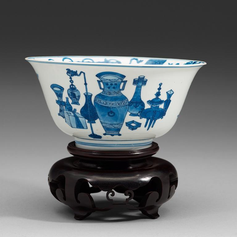 A blue and white bowl, Qing dynasty, Kangxi (1662-1722).