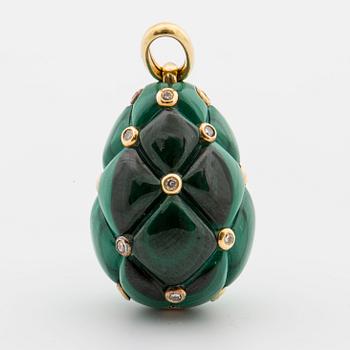 PENDANT, malachite egg, 18K gold with brilliant-cut diamonds.