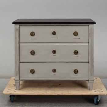 A Gustavian style chest of drawers. Ca 1900.