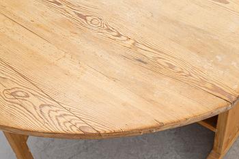 A gate leg table, 19th/20th century.