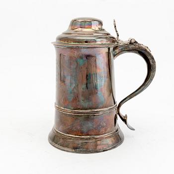 An English 18th century silver tankard mark of John King London 1778, weight 802 grams.