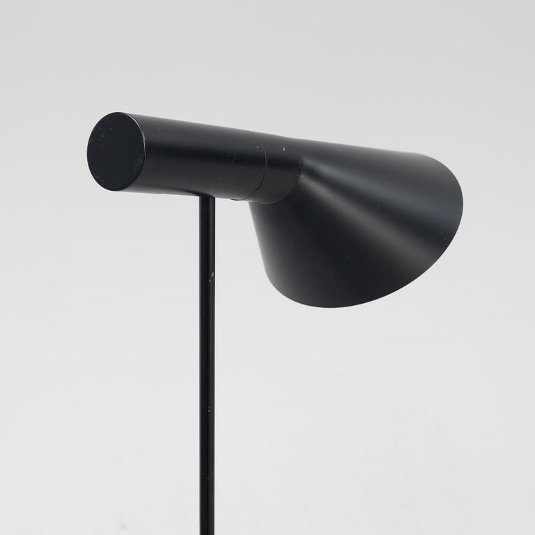 Arne Jacobsen, golvlampa, "AJ", Louis Poulsen, Danmark.