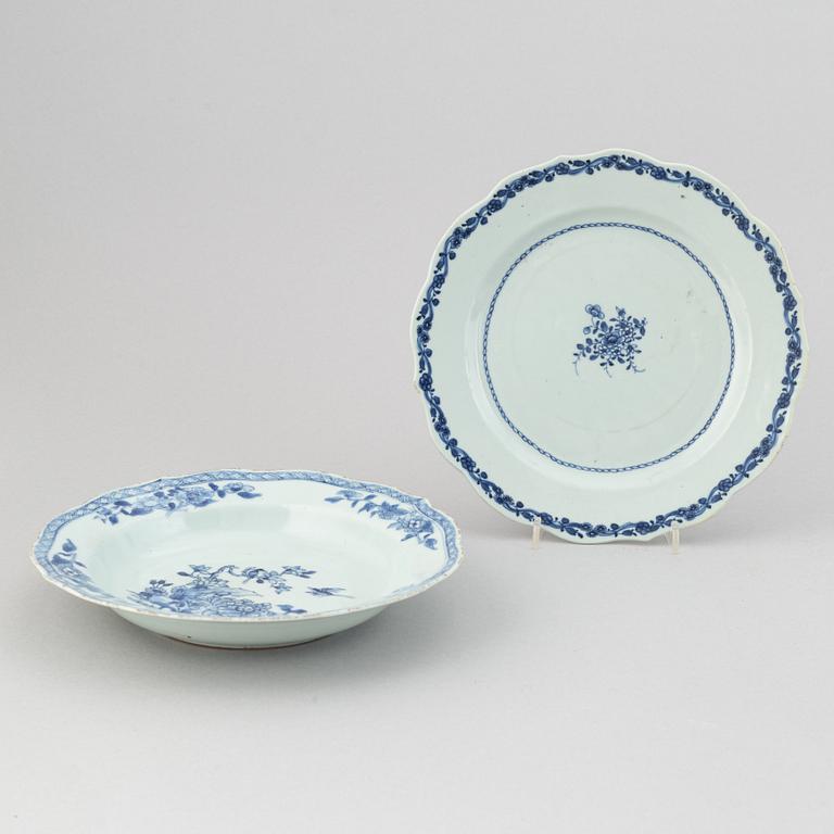 Seven export porcelain objects. Qing dynasty, Qianlong (1736-95).