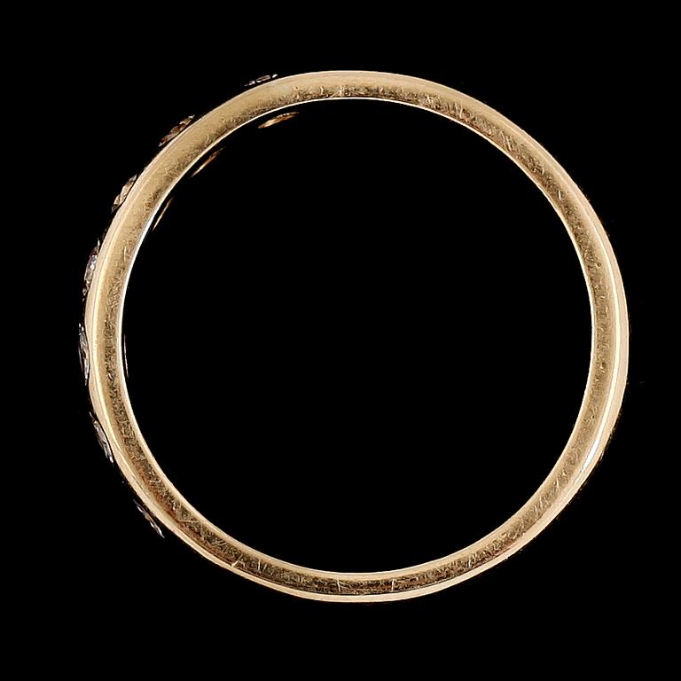 RING, 18K guld, briljantslipade diamanter. Vikt ca 4 g.