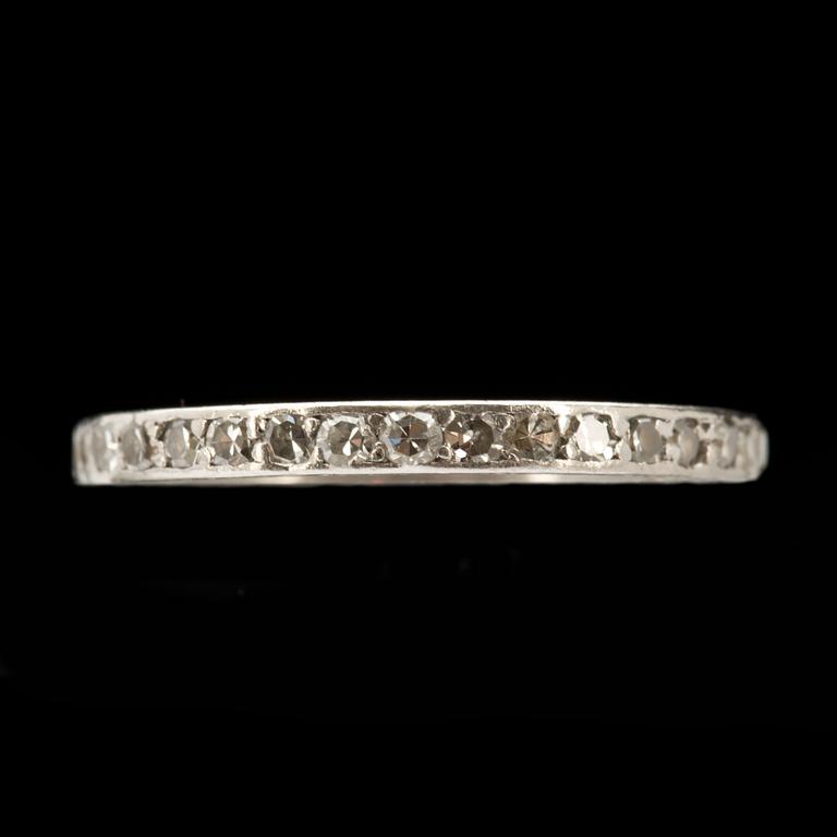RING, 18k vitguld med åttkantslipade diamanter, ca 0,18ct. Vikt ca 2g.