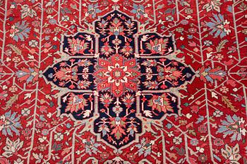 A carpet, semi-antique Heriz, ca 590,5 x 374,5-384,5 cm.