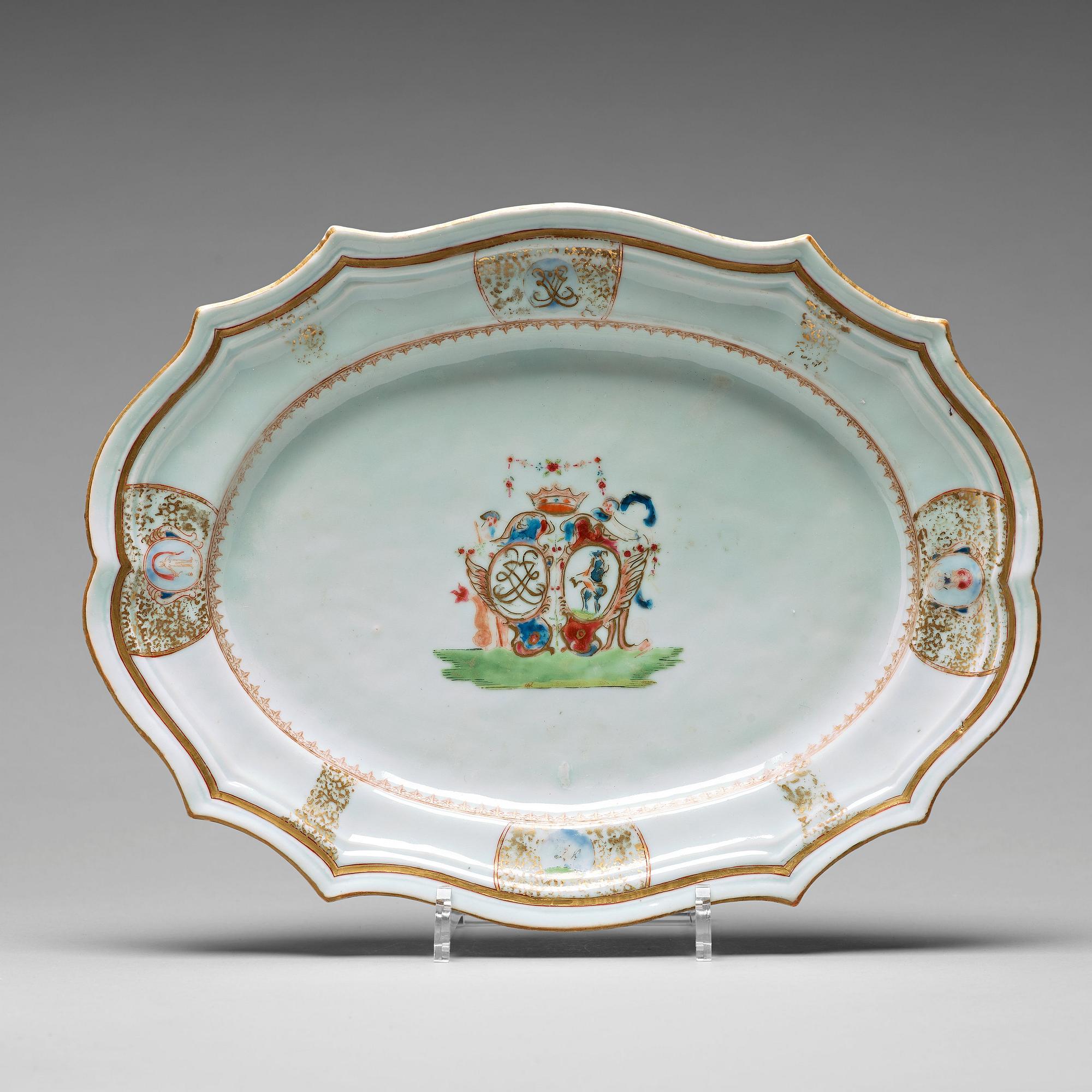 An armorial charger, Qing dynasty, Qianlong (1736-95).