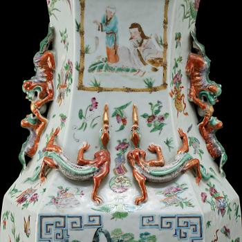 GOLVVAS, porslin, Kina, 1900-tal.