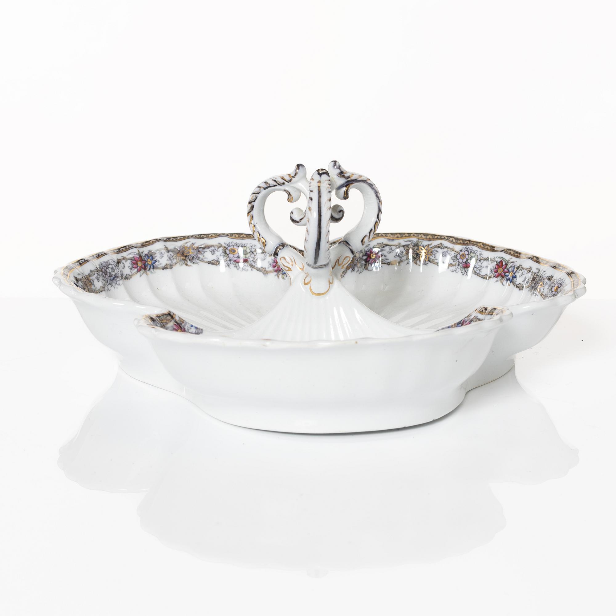 Dinner service, 100 pieces, creamware, "Iris", Rörstrand, second half of the 20th Century.